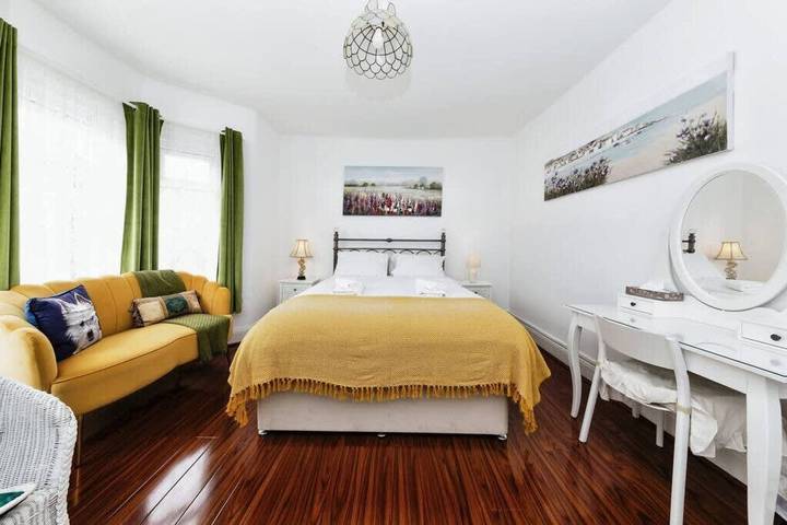 Location de vacances pour 6 personnes, avec jardin et balcon, adapté aux familles dans Borough londonien de Croydon