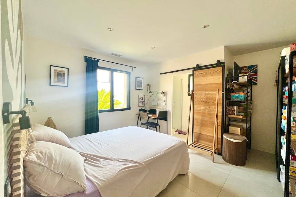 Contemporary villa with pool, 10 minutes from the beach! in Saint-Jean-de-Védas, Côte d'Améthyste