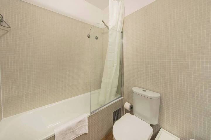 Apartamento entero, Comfortable flat in Campo Pequeno, 8mins to metro in Avenidas Novas, Costa de Lisboa