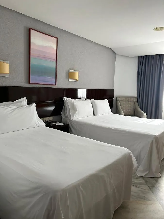 Hotel para 3 personas - 1
