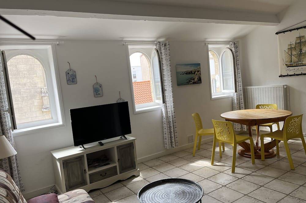 Appartement entier, Royan Pontaillac 30m de la plage,2ème étage villa,70m2 in Pontaillac, Royan
