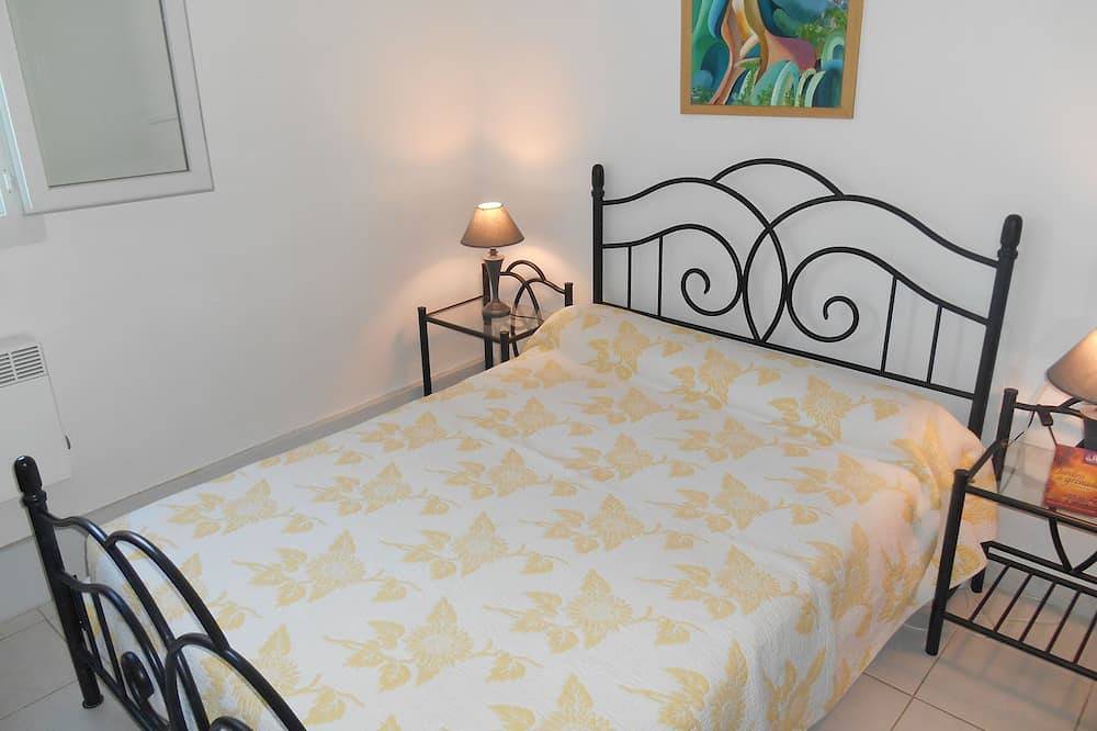 Garden level between pool and beach in Sérignan, Côte d'Améthyste