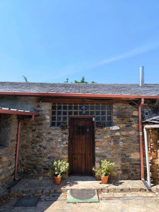 Casa rural para 10 personas, con vistas además de piscina y jardín, Familias con niños en El Bierzo - 2