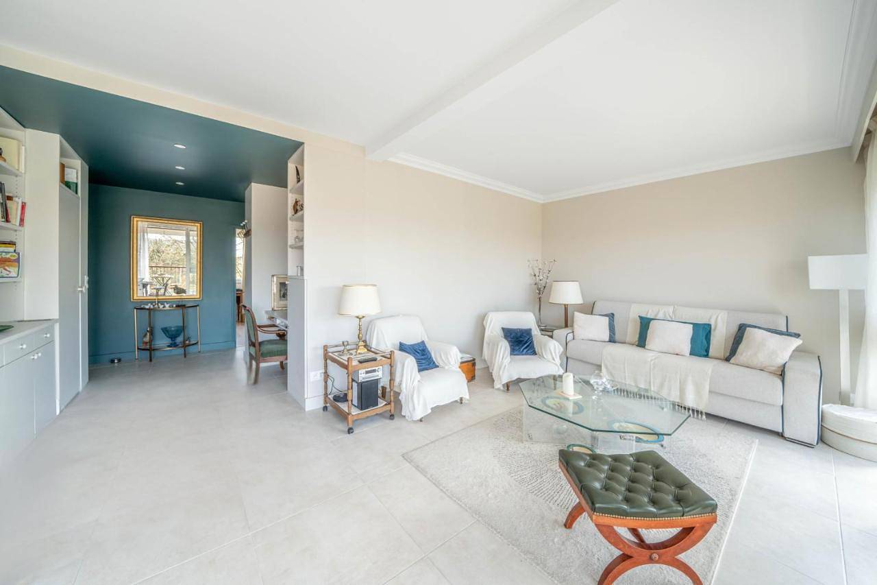 Appartement entier, L Élysée 125 Spacieux avec vue & parking in La Celle-Saint-Cloud, Yvelines