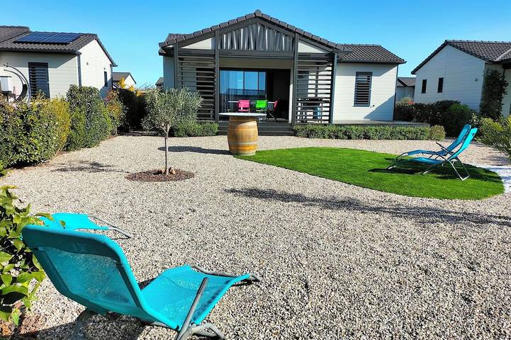 Chalet für 6 Personen, mit Pool und Terrasse sowie Garten - 1