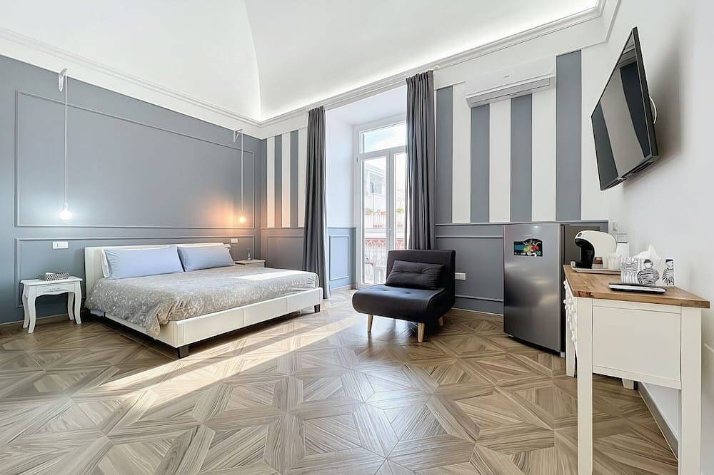 Bed and Breakfast 'Camera Queen - Orchidea Celeste' con Vista Mare, Wi-Fi e Aria Condizionata in Manfredonia, Gargano