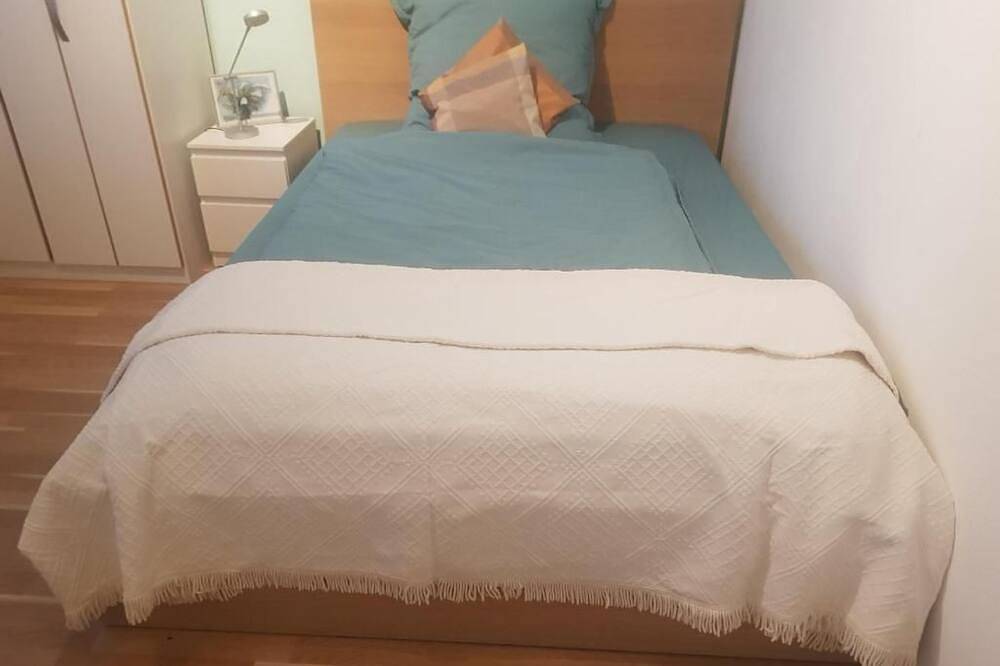 Ganze Wohnung, Private Ferienwohnung in Nordenham mit großem Garten in Nordenham, Nordseeküste