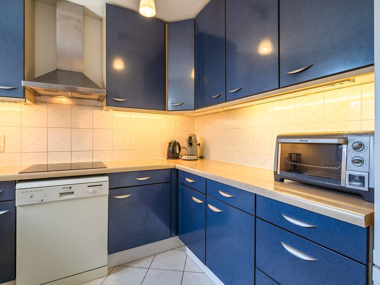 Modern Villa with Heated Pool in Beaufort, Canal du Midi