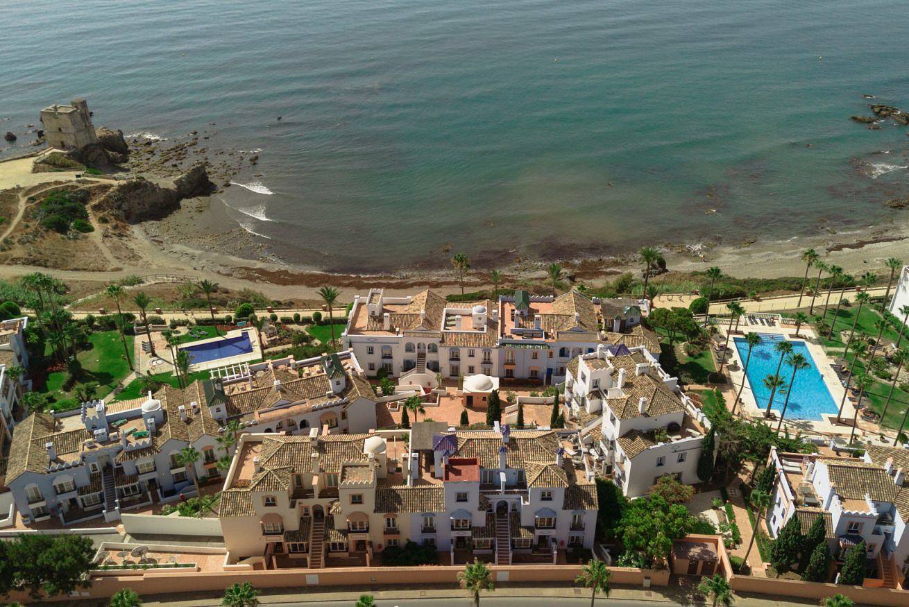Entire apartment, Beachfront apartment with private terrace in Casares Costa, Estepona in Playa de Sabinillas, Casares