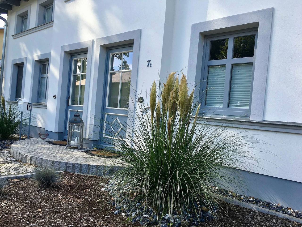 Ganze Ferienwohnung, Neu: Ferienhaus mit Kamin, 2 Bäder, 2 Sz - am Wasser - Komfort Appartement - Jasmund in Polchow, Glowe