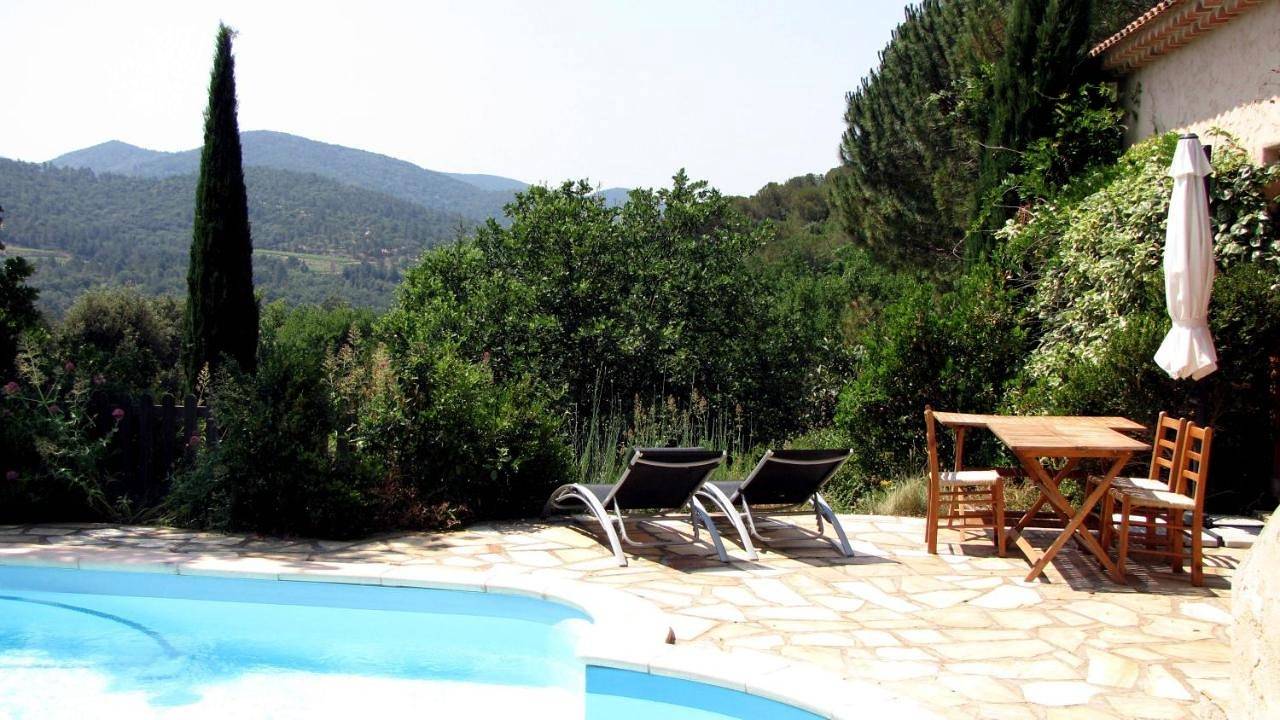 Appartement en pleine nature avec piscine chauffée in Collobrières, Côte méditerranéenne (France)