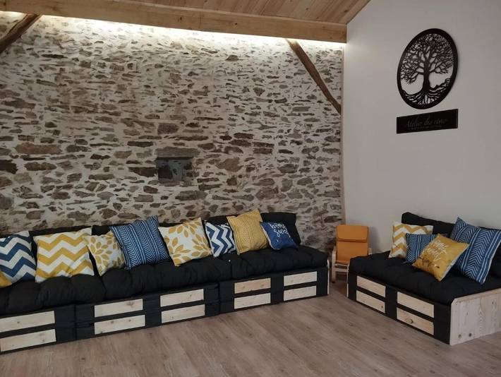 Gîte pour 4 personnes, avec Balcon et Terrasse ainsi que Jardin et Vue sur le lac à Savignac-Lédrier - 2