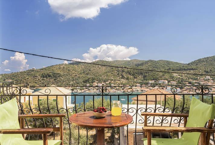 Διαμερίσματα διακοπών για 3 άτομα, με παιδική πισίνα και μπαλκόνι καθώς και κήπο στην Ιθάκη