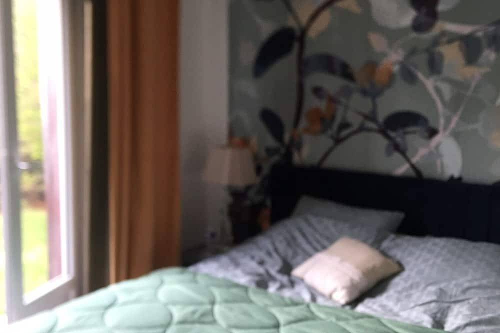 Entire apartment, Appartement 8 Personnes, 3mn de la mer , 1 mn de la Thalasso, Centre Ville, in Ouistreham, Caen region