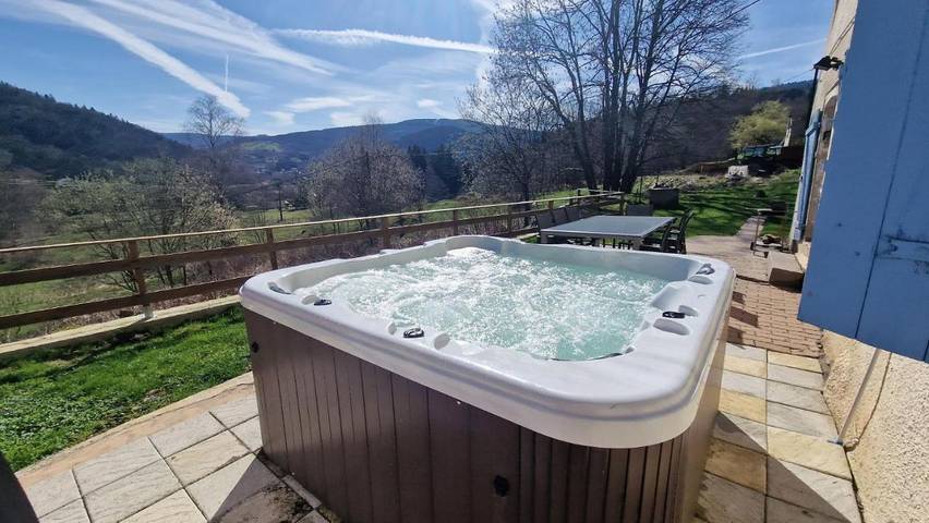 Appartement de vacances pour 8 personnes, avec jardin et vue, animaux acceptés