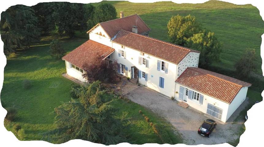 Chambre d’hôte pour 2 personnes, avec Terrasse ainsi que Jardin et Vue à Jouqueviel