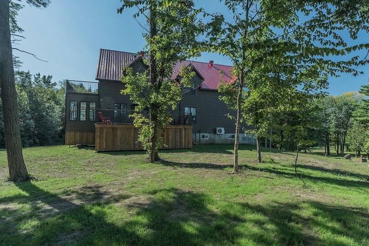 Chalet for 24 people, with balcony in Quebec