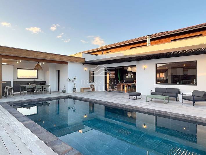 Gîte pour 8 personnes, avec terrasse ainsi que jacuzzi et piscine dans Plage des Estagnots - 3