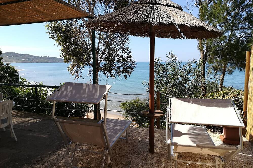 Oasis by the sea - cottage 5 On the beach. in Sciacca, Agrigento Provinz