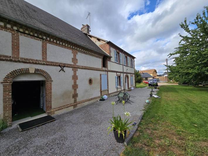 Gîte pour 2 personnes, avec Terrasse et Jardin ainsi que Piscine et Sauna à Heudreville-sur-Eure
