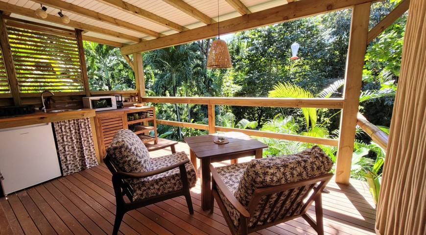 Gîte pour 2 personnes, avec piscine et jardin