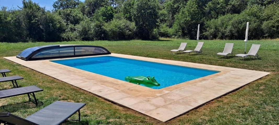 Location de vacances pour 13 personnes, avec jardin et piscine à Neuillay-les-Bois