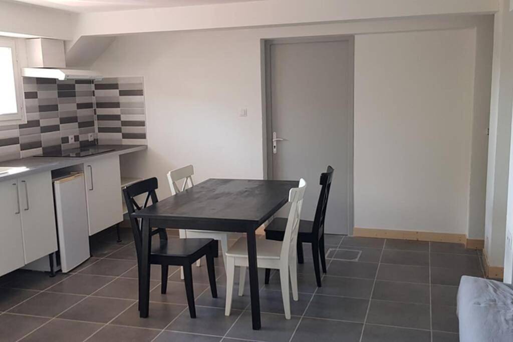 Appartement entier, Two-Bedroom Apartment in Dortan, Nantua