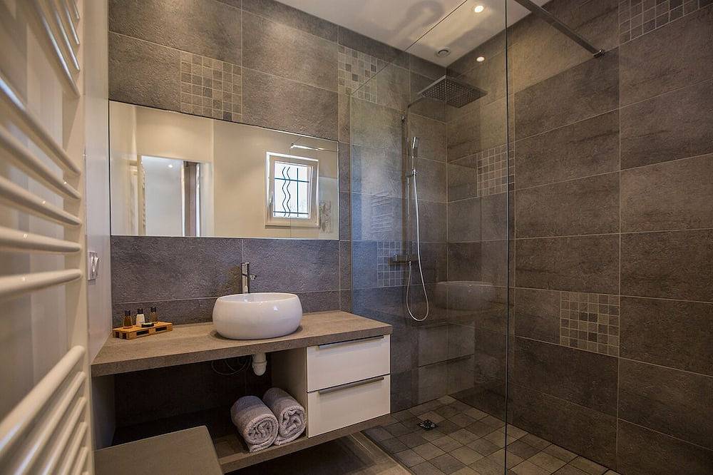 South Ardeche Nueva villa con piscina privada - 6 a 8 personas in Saint-Alban-Auriolles, Ardèche