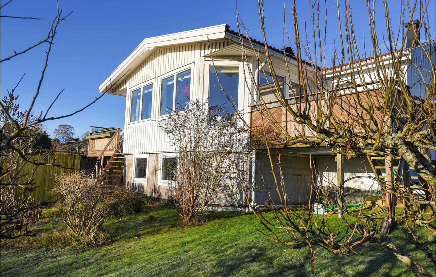 Hus för 9 Personer, med trädgård samt terass och bastu