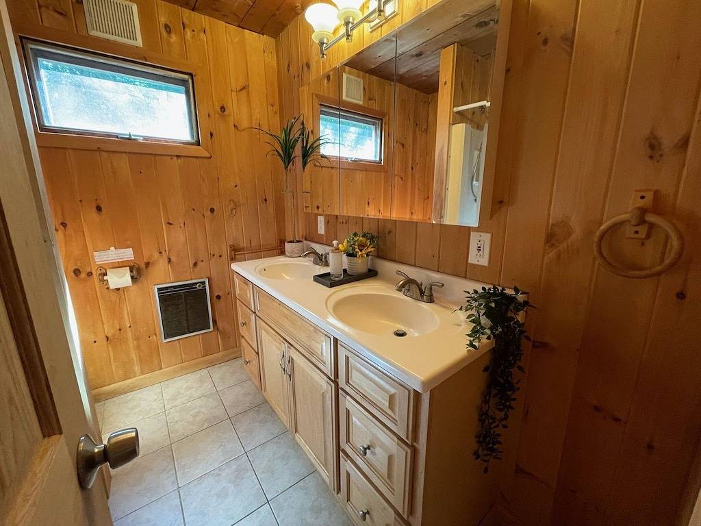 Happycub - Hot Tub, Fireplace, Game Room! in Killington, Rutland County