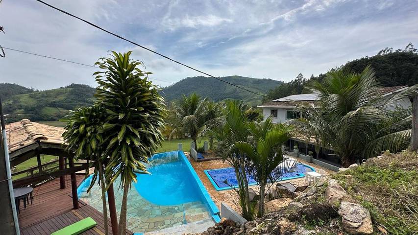 Casas e apartamentos de temporada para 16 pessoas, com piscina infantil e vista e ainda jardim and piscina no Interior de São Paulo