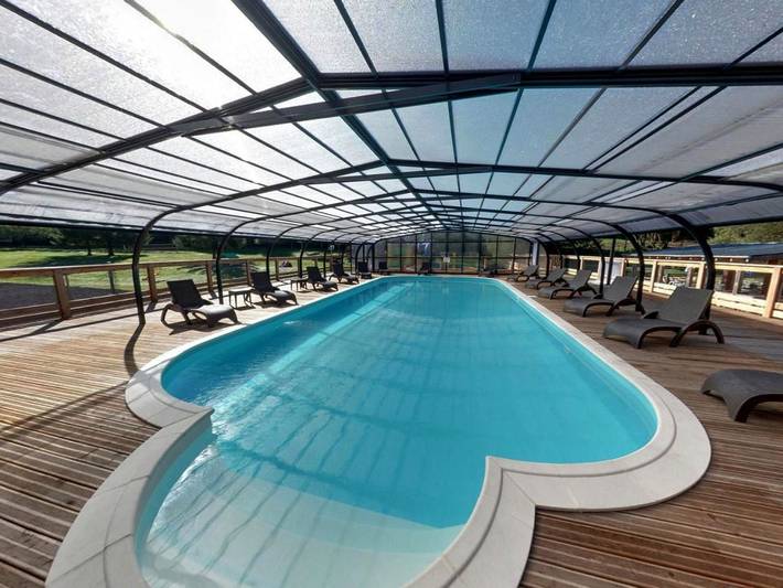 Camping pour 4 personnes, avec Terrasse et Jardin ainsi que Bassin pour enfant et Piscine