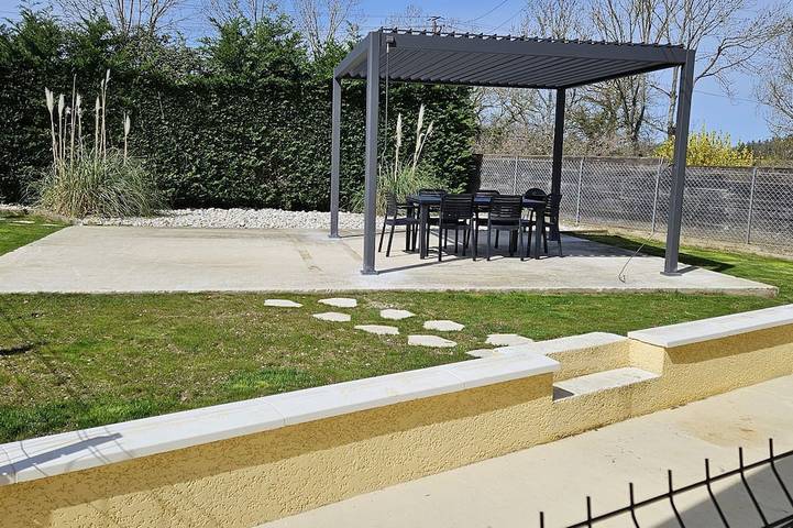 Gîte pour 4 personnes, avec terrasse à Priay