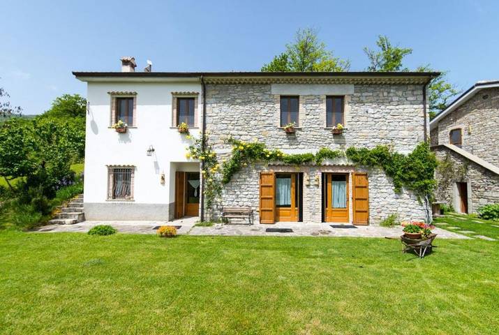 Appartamento per 4 persone, con Idromassaggio e Terrazza nonché Giardino e Panorama a Agnone Isernia