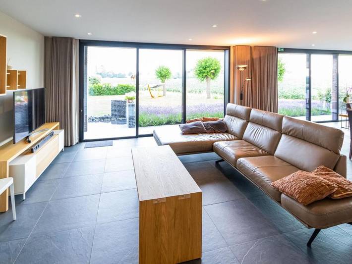 Location de vacances pour 10 personnes, avec terrasse et sauna ainsi que jardin et jacuzzi dans Roesbrugge-Haringe - 2