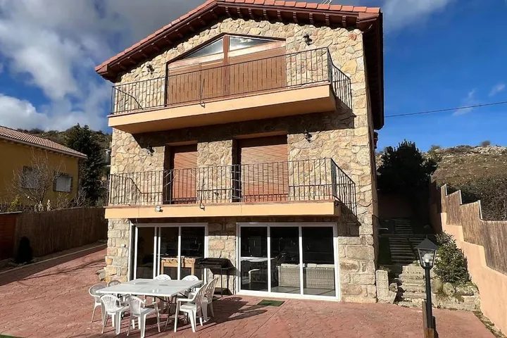 Casa de vacaciones para 12 personas, con piscina además de vistas y jardín, Se admiten mascotas - 1