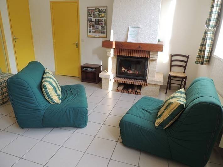 Gîte avec parking, laveuse et terrasse in Courgoul, Parc naturel régional des Volcans d'Auvergne