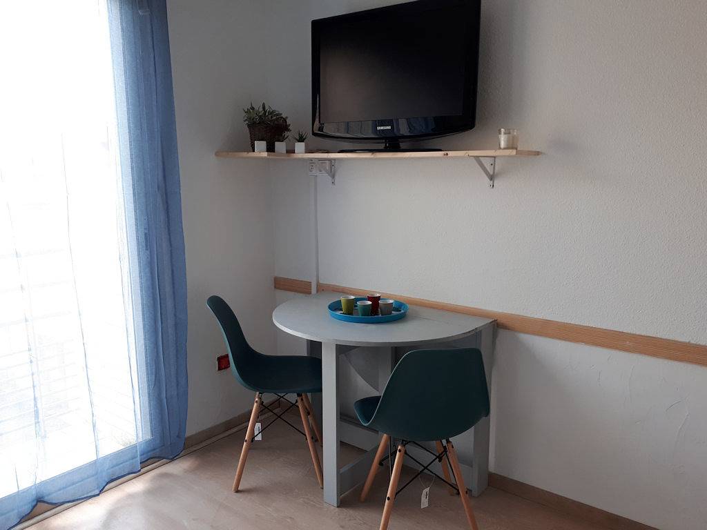 Studio entier, Studio centre ville, coin nuit, neuf in Balaruc-les-Bains, Côte d'Améthyste