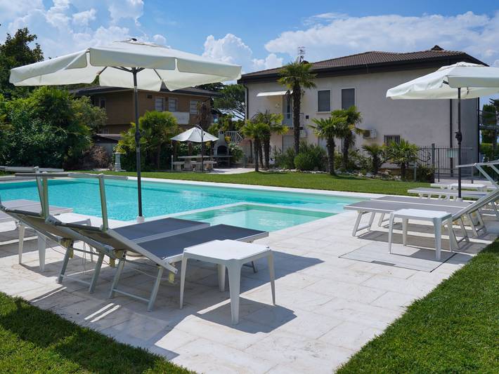 Apartamento de vacaciones para 4 personas, con terraza y jardín - 1