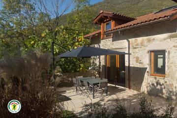 Gîte pour 6 personnes, avec piscine ainsi que jardin et terrasse à Quaix-en-Chartreuse