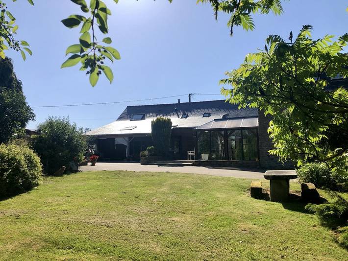Gîte pour 15 personnes, avec jardin et terrasse à La Chapelle-Saint-Aubert
