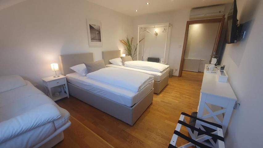 Ferienwohnung für 5 Personen, mit Garten und Seeblick sowie Ausblick