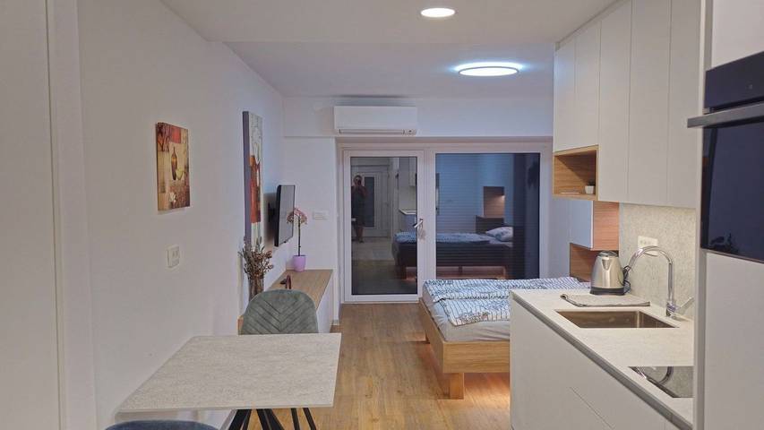 Vacation apartment for 2 people, with terrace in Izola