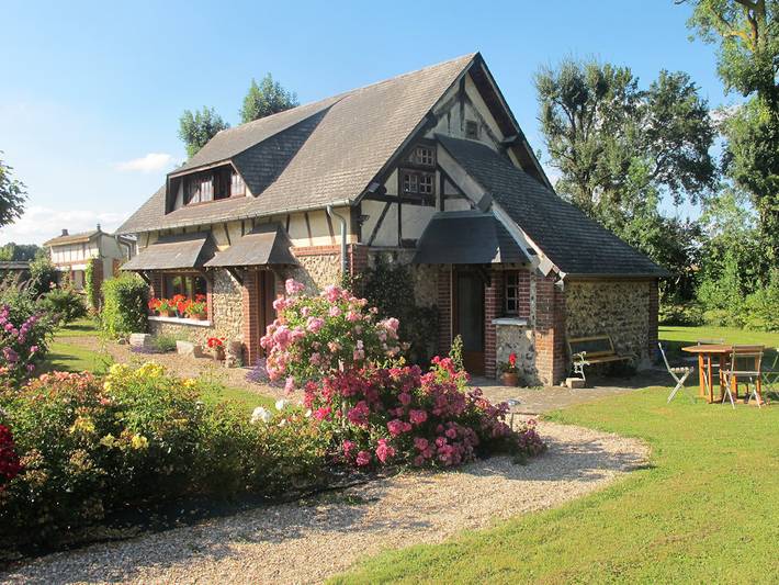 Gîte pour 4 personnes, avec jardin et terrasse à Irreville
