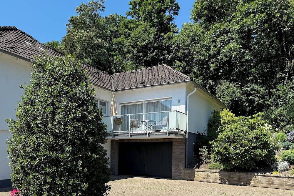 Ganze Wohnung, Helle, großzügige Ferienwohnung am Waldrand; ruhig; tolle Aussicht; ortskernnah in Lindlar, Oberbergischer Kreis