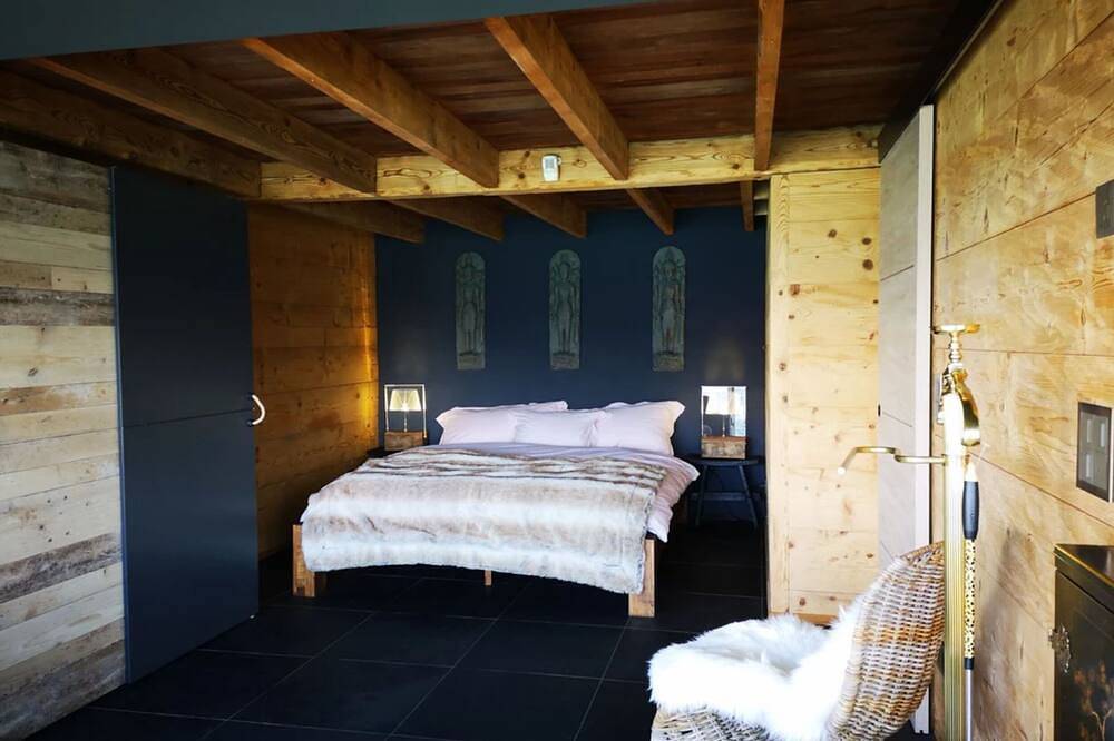 Chalet with panoramic views of the mountains of the Oberland and Lake Thun in Sigriswil, Meer van Thun