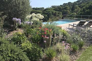 Gîte pour 2 personnes, avec terrasse et jardin dans Plage Des Elephants