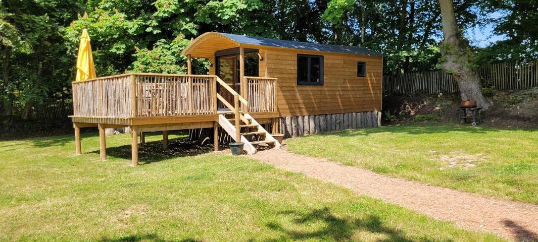 Location de vacances pour 3 personnes, avec Balcon et Terrasse ainsi que Jardin et Vue à Morainville-Jouveaux