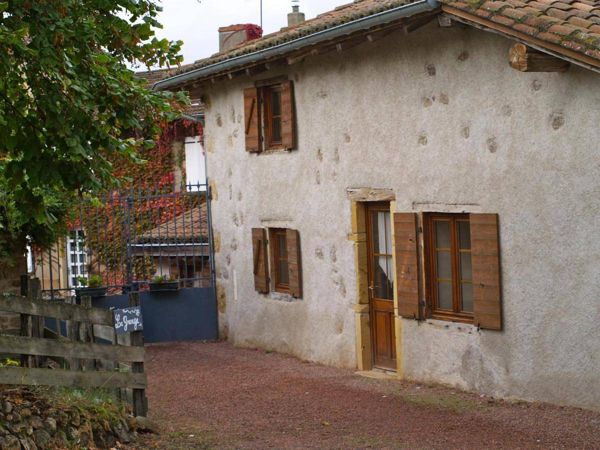 Double Room with Private Bathroom in Coutouvre, Région de Roanne