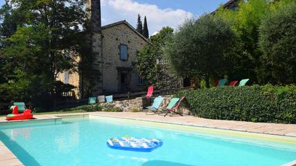Gîte pour 2 personnes, avec piscine ainsi que jardin et terrasse à Lalevade-d'Ardèche